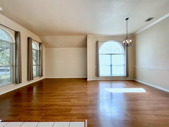Foto del edificio - 1725 Dapplegrey Ln