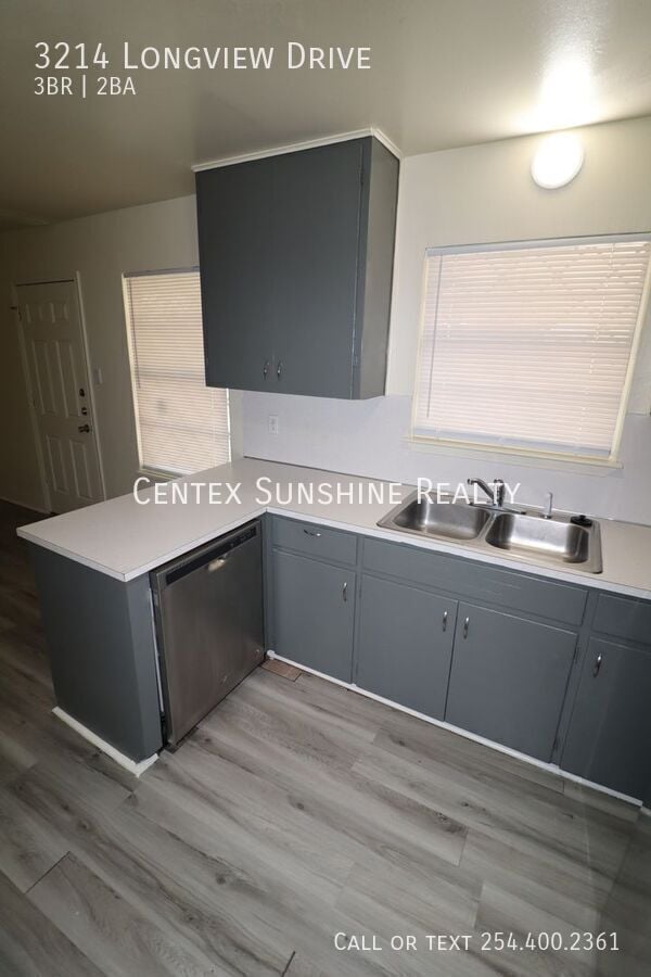 Foto del edificio - 3214 Longview Dr