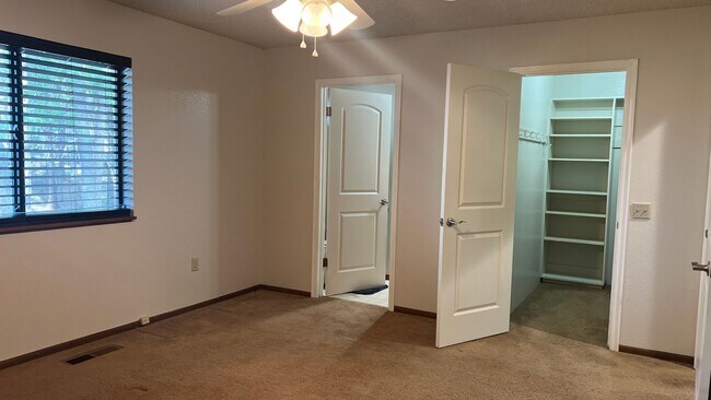 Foto del edificio - Two Bedroom Two bath home with attached Ga...