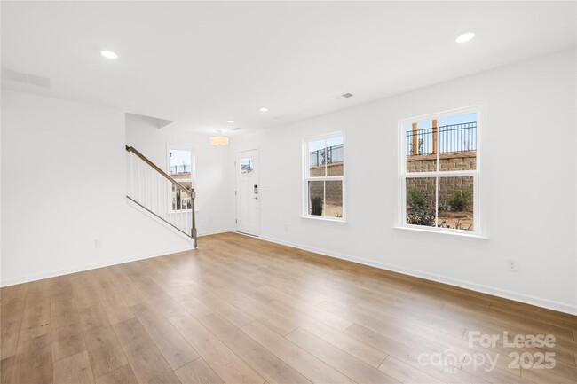 Foto del edificio - 5043 Sunnybrae Pl