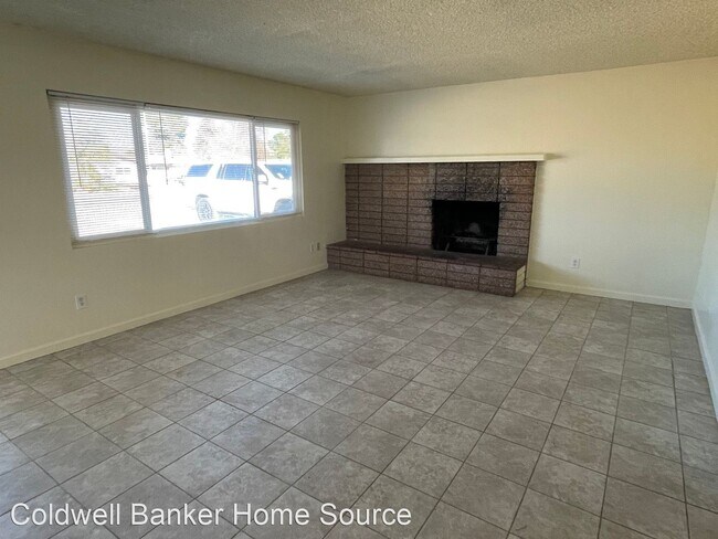 Foto del edificio - 4 br, 2 bath House - 21931 Fox Avenue