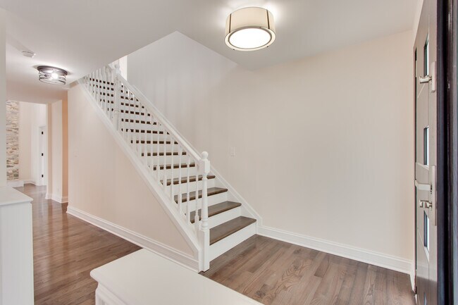 Foto del edificio - 1673 Bloomingdale Rd