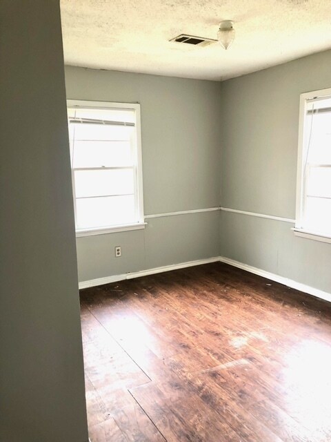 Foto del edificio - 5343 N Raymond Ave