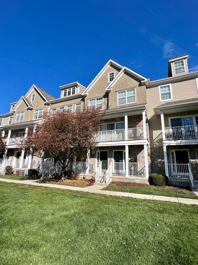 Foto del edificio - Gorgeous 3-Bedroom Townhouse with Garage i...