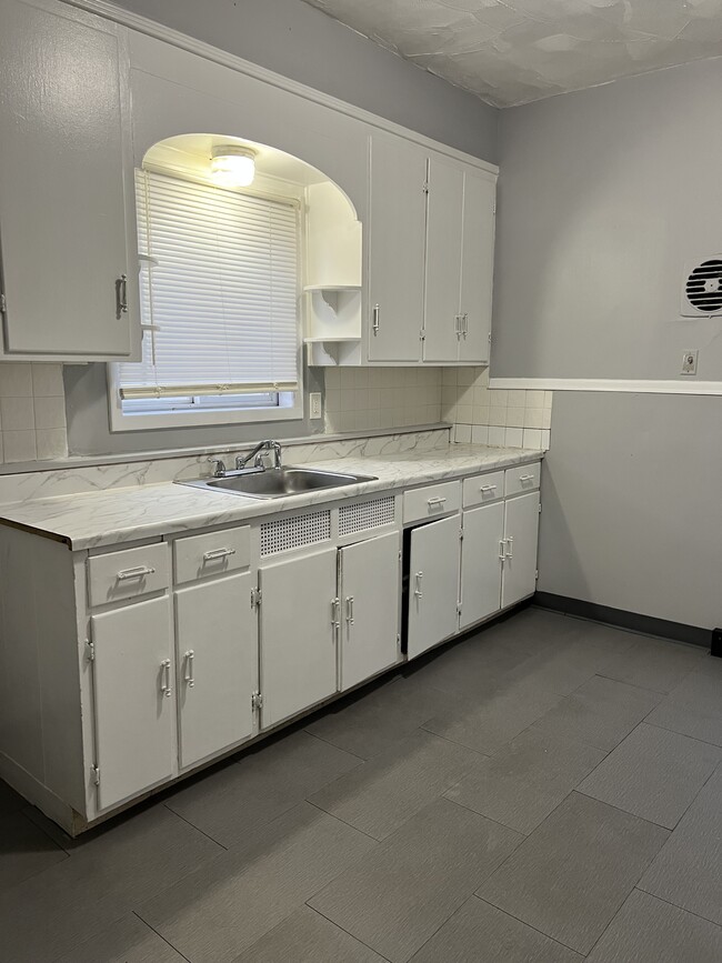 Building Photo - 2811 Lewiston Rd