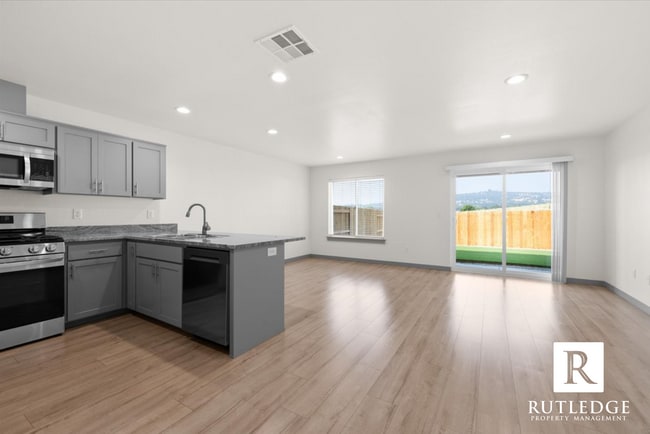 Foto del edificio - Gorgeous! Brand New 3 Bedroom Townhome in ...