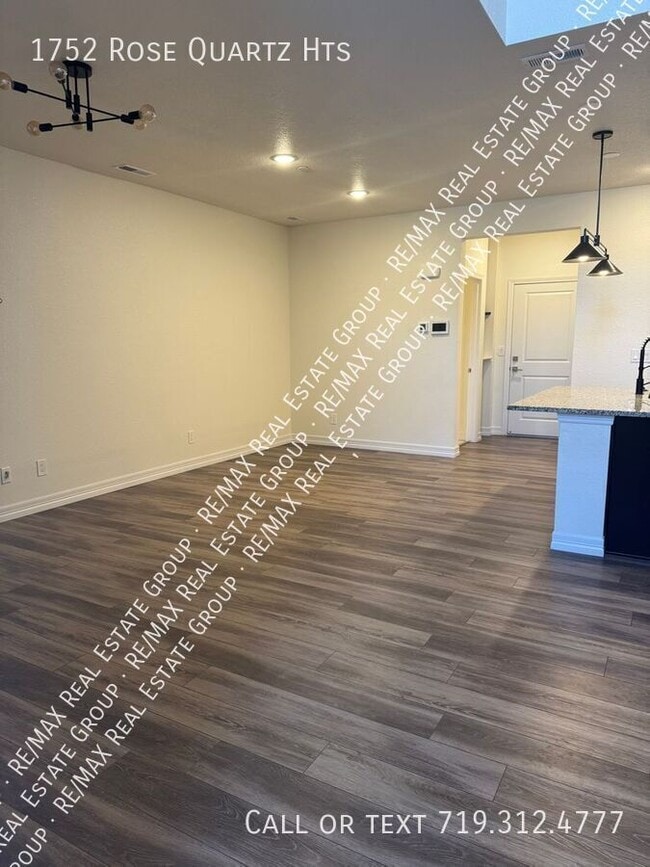 Foto del edificio - 1752 Rose Quartz Heights