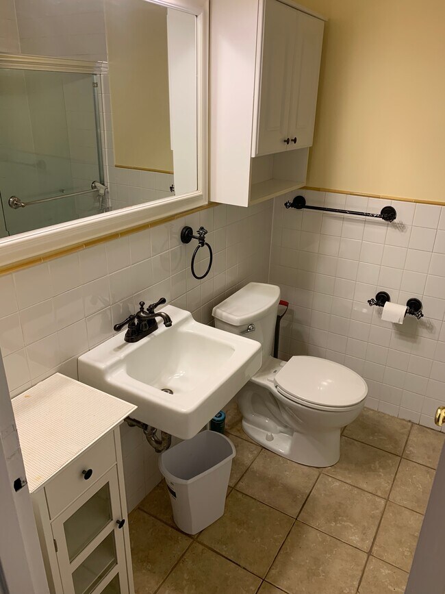 Foto del edificio - 144 Kenrick St