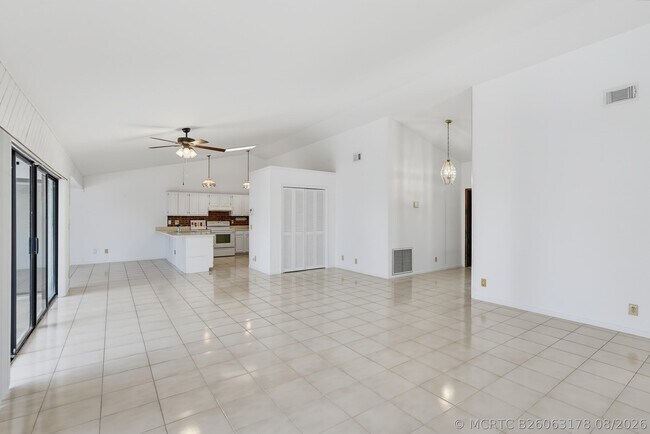 Building Photo - 6846 Bianchini Cir
