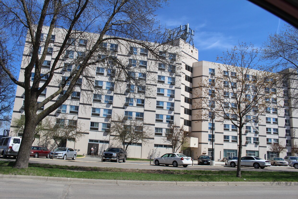 300 7th St NW, Willmar, MN 56201 Apartment for Rent in Willmar, MN