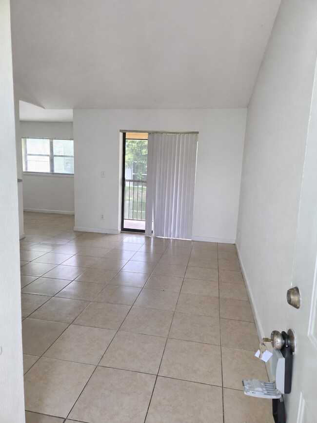 Foto del edificio - 4088 NW 87th Ave