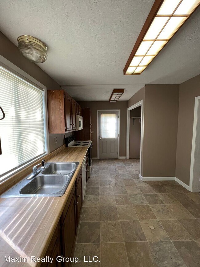 Building Photo - 2 br, 1 bath House - 1209 S 10th Street
