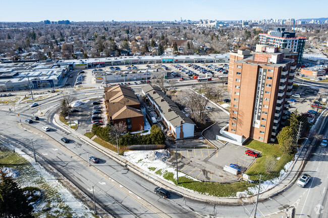 Aerial Photo - 1921 St Laurent Blvd