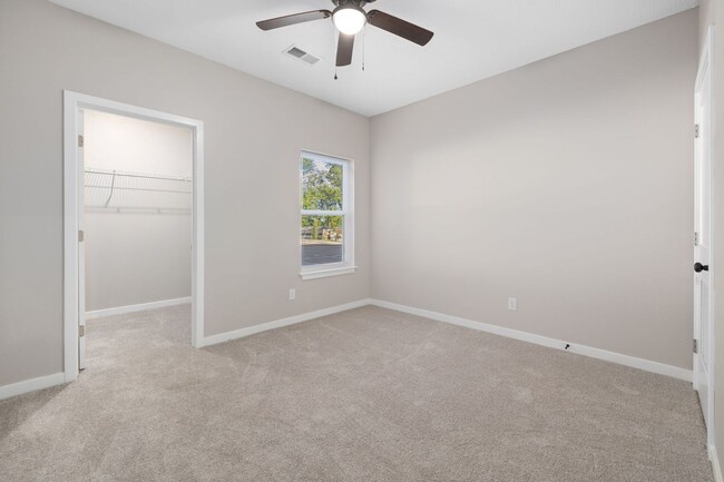 Building Photo - The Vibe Crossing