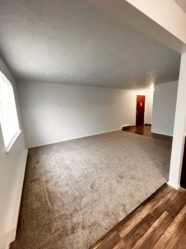 Living - Farmington Manor