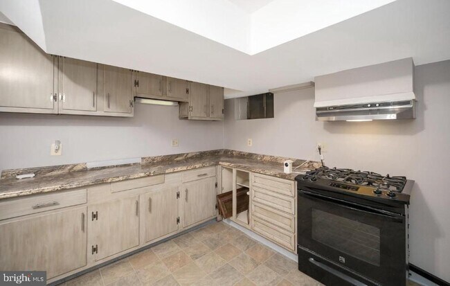 Foto del edificio - 6507 Byron Ave