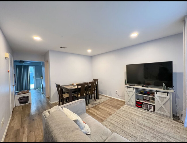 Living room - 6905 Chiswick Ln