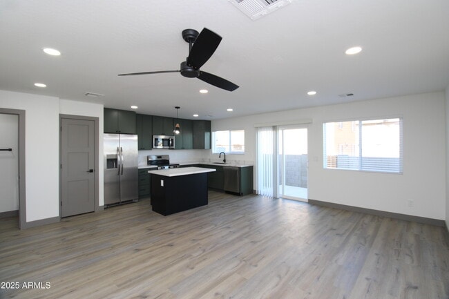 Foto del edificio - 2516 E Broadway Rd