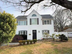 Building Photo - 10 The Spur