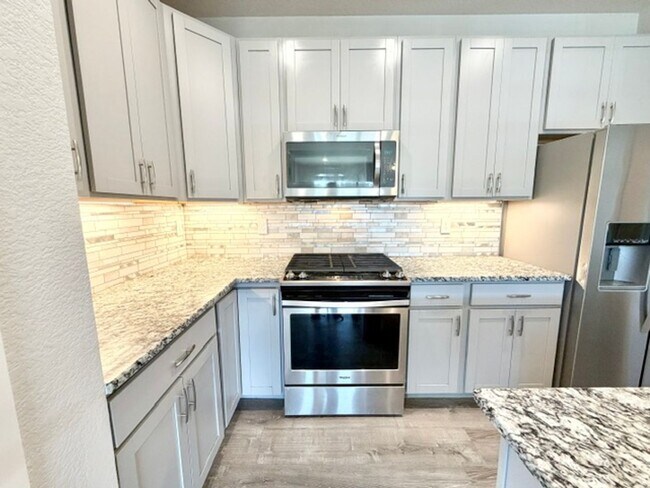 Foto del edificio - 16012 W 9th Pl