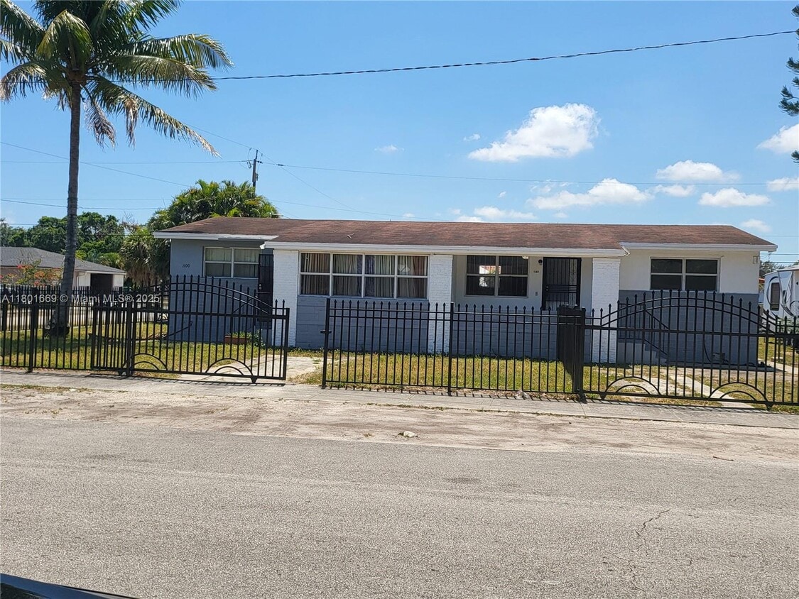 Primary Photo - 1102 NW 100th Terrace