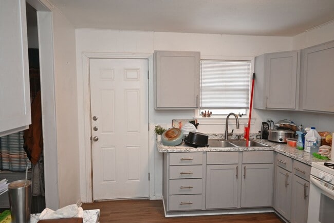 Building Photo - Handicap Accessible 2 Bed 1 Bath With Huge Yard In Burkburnett!