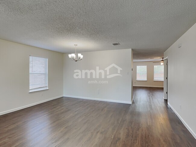 Foto del edificio - 1475 Stewart Dr