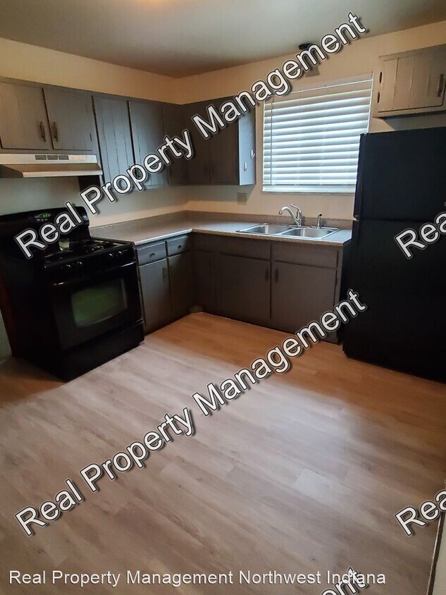 Primary Photo - 7036 White Oak Ave