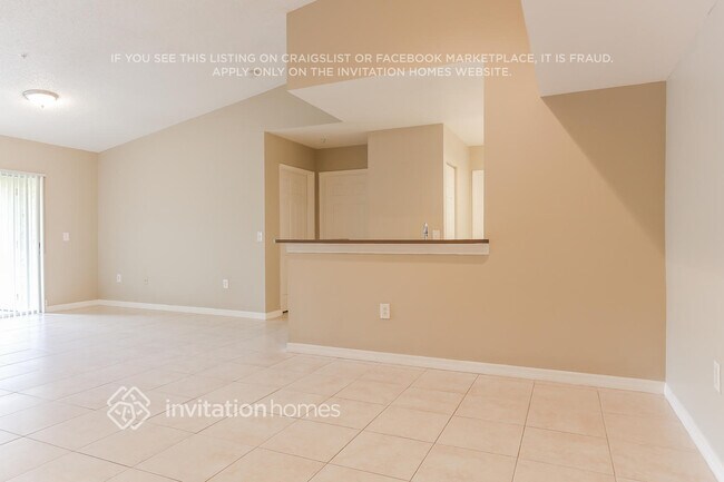 Foto del edificio - 2427 Centergate Dr