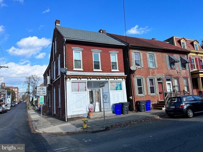 Building Photo - 343 Chestnut St