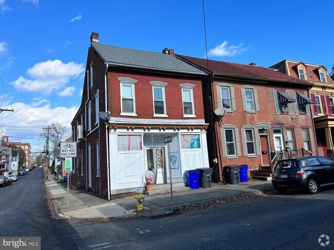 Building Photo - 343 Chestnut St