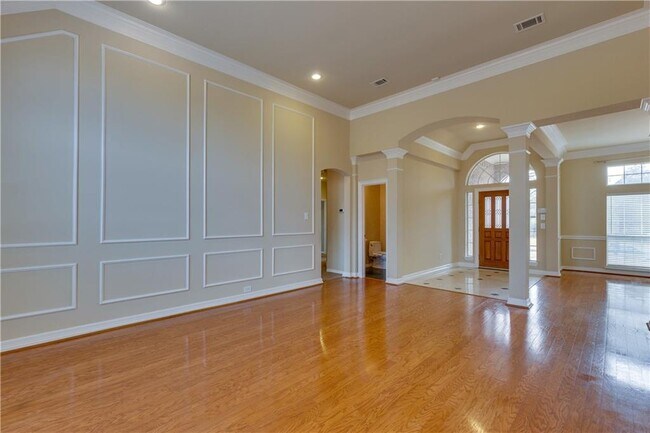 Building Photo - 1210 Normandy Dr