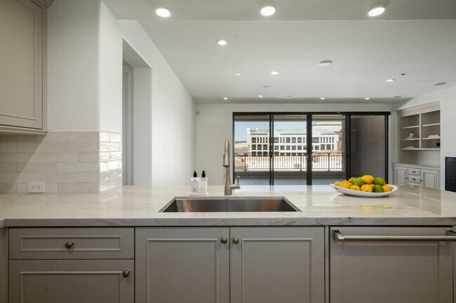 Building Photo - 7181 E Camelback Rd