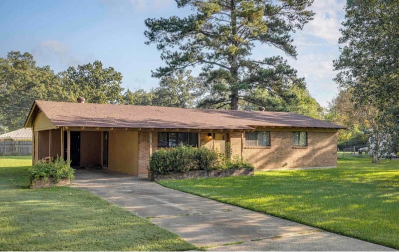 Primary Photo - 207 Monroe Dr