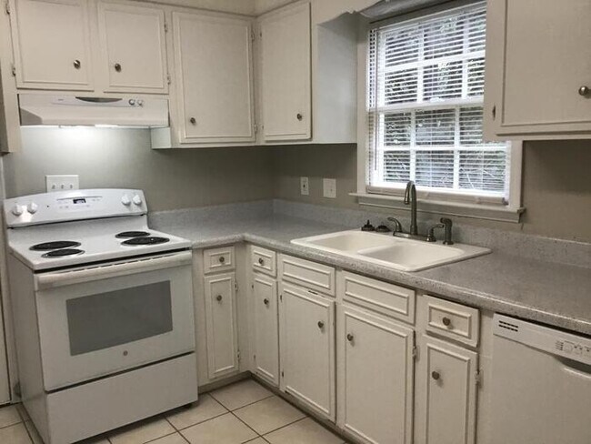 Building Photo - 417 Kingshead Ct