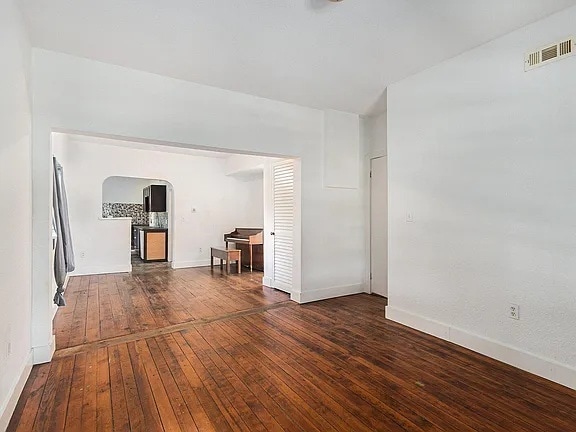 Building Photo - 703 E Dowland St