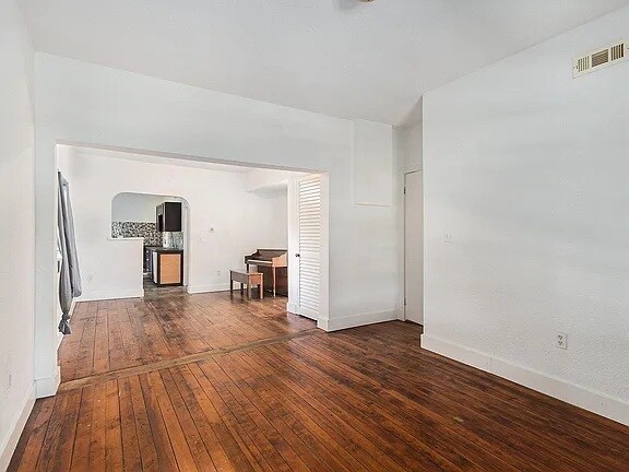 Foto del edificio - 703 E Dowland St