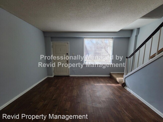 Building Photo - 2 br, 1 bath House - 585 East Parkway # 11