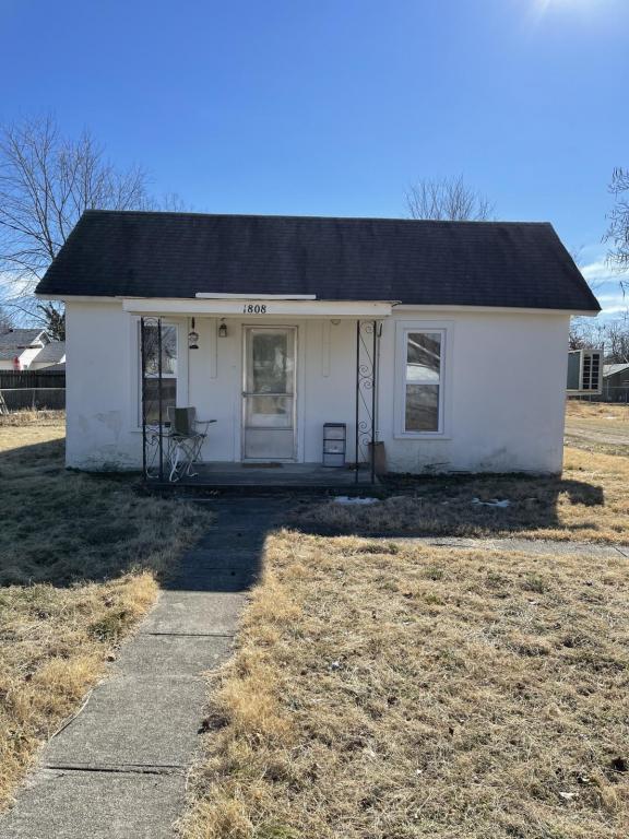 Primary Photo - 1808 W B Street