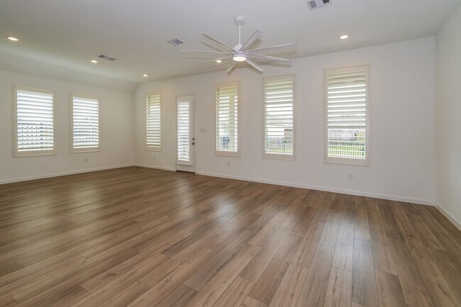 Foto del edificio - 2513 Seneca Lk Dr