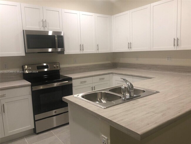 Foto del edificio - 3424 W 113th St