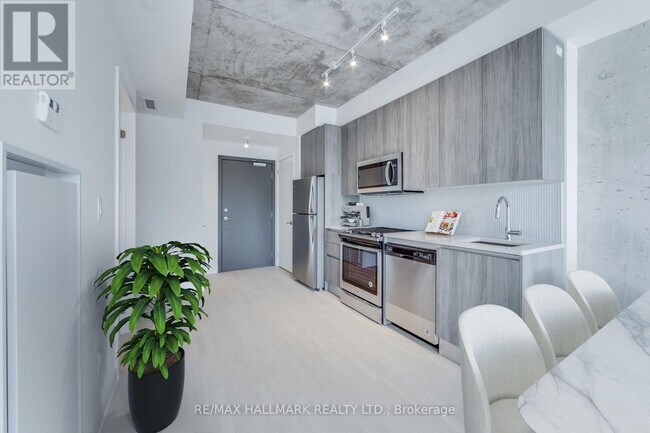 Photo du bâtiment - 246-246 Logan Ave