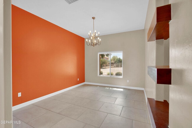 Building Photo - 5648 Valley Oak Dr