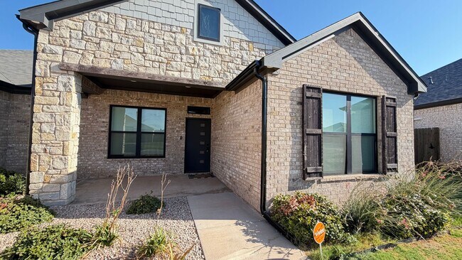 Foto del edificio - 5014 Cranbrook Dr