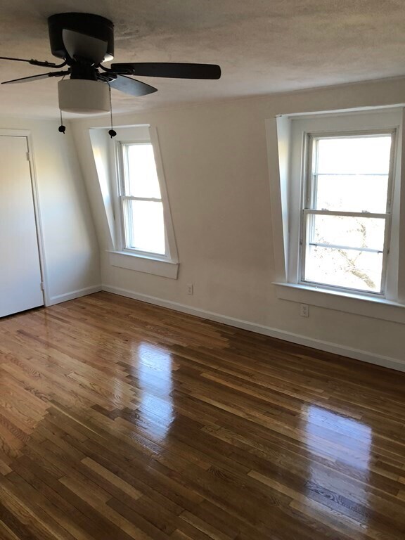 Building Photo - 87 Putnam St