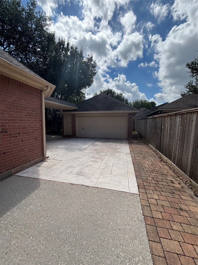 Building Photo - 13135 Rosewood Glen Dr