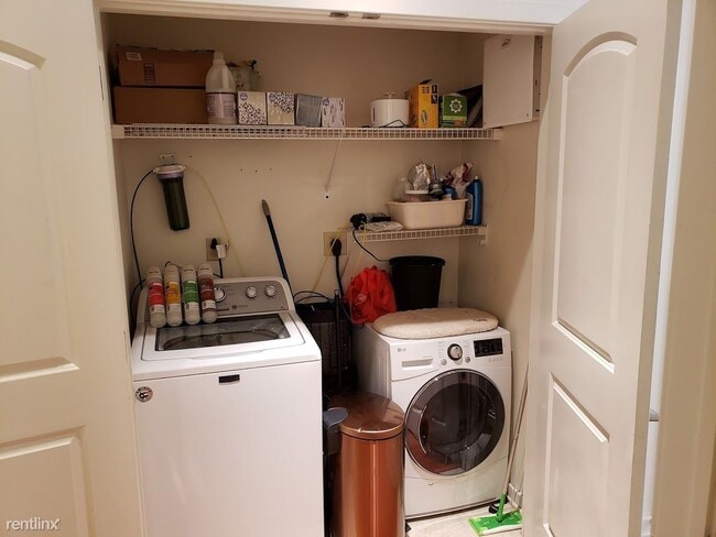 Building Photo - 1 br, 1 bath Apartment - 258 S 3rd St
