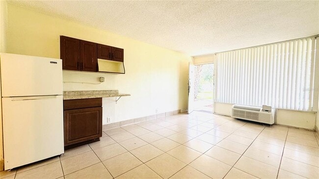 Foto del edificio - 7900 S Orange Blossom Trail