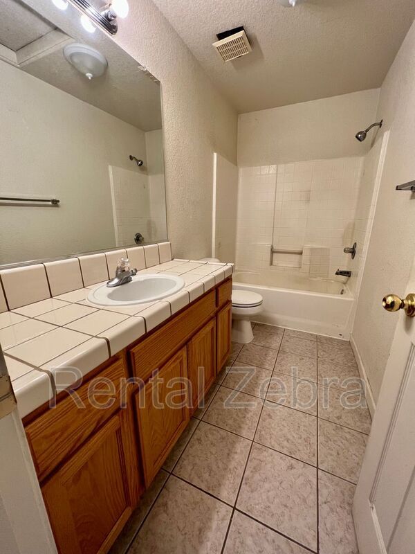 936 W 13th St Unit D, Merced, CA 95341 Condo for Rent in Merced, CA