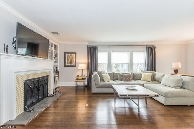 Foto del edificio - 34 Oakwood Ave